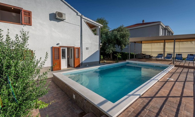 Seget Vranjica Villa | Traditional Dalmatian Villa Lahor with heated swimming pool
