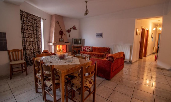 Dhrepanon Apartment | TRADITIONAL FAMILY GUEST HOUSE IDI
