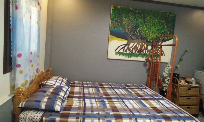 Lucap Cottage | Traditional Filipino Home Near 100 Islands