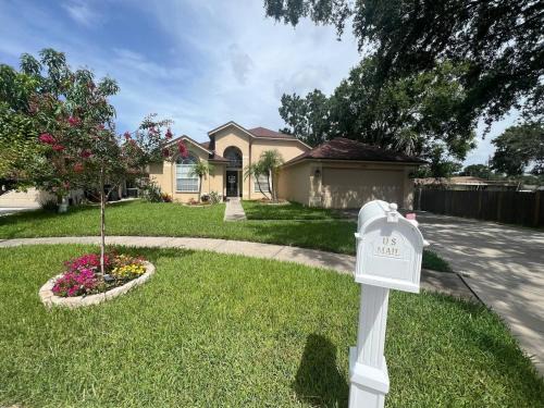 Town 'n' Country House | Traditional Home in Tampa