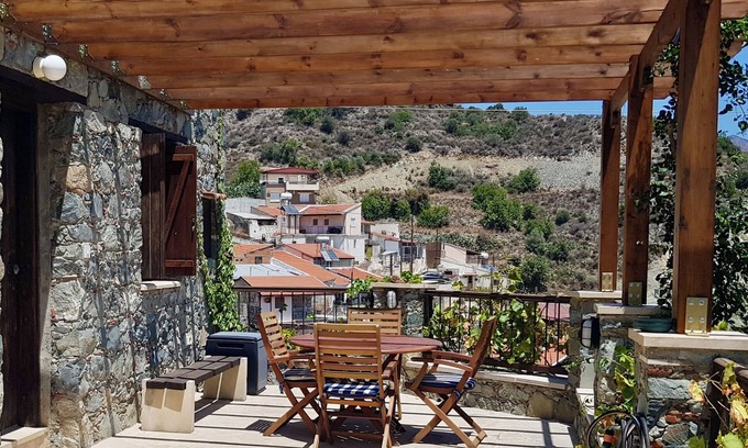 Pareklisia Cottage | Traditional House with Mountain View - Dierona Village