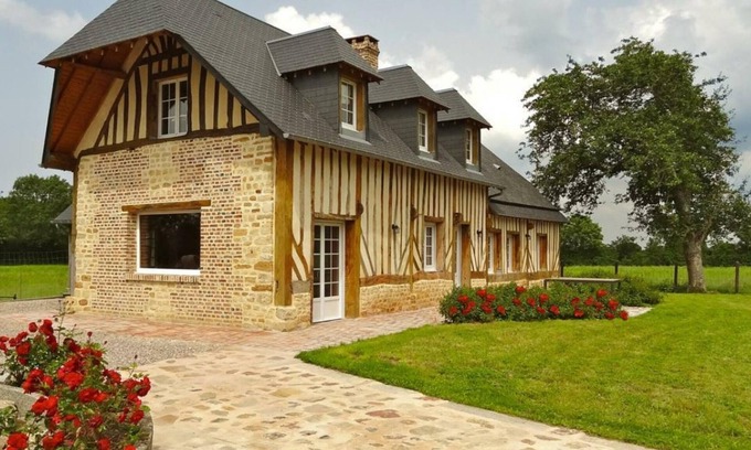 Crouttes Cottage | Traditional house with garden, pets allowed, WIFI and all-inclusive amenities