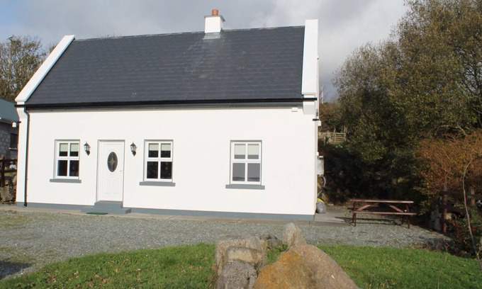 Rosmuck Cottage | Traditional Irish Cottage In The Heart Of Connemara with WI-FI