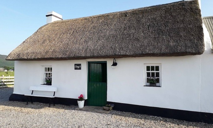 Limavady Cottage | Traditional Irish Thatched Cottage
