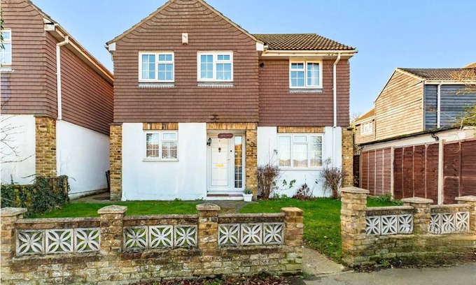 Gravesend House | Traditional Kent Home Mixing a Rural and City feel