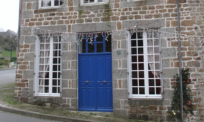 Lonlay-l'Abbaye Apartment | Traditional large 3 storey French village house