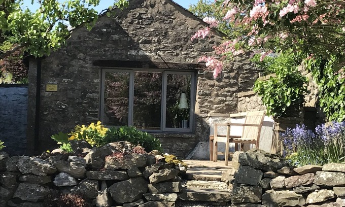 Crooklands Cottage | Traditional Lakeland Hideaway Cottage for two, close to the Lakes and Dales
