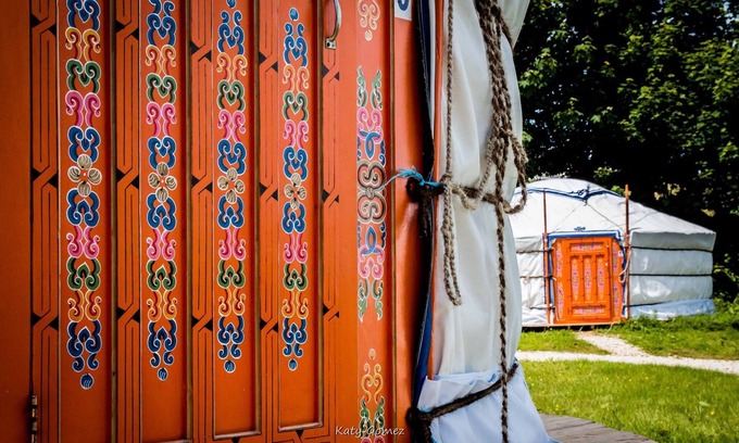 Plouenan Cabin | Traditional Mongolian yurt near Roscoff (sleeps up to 4)