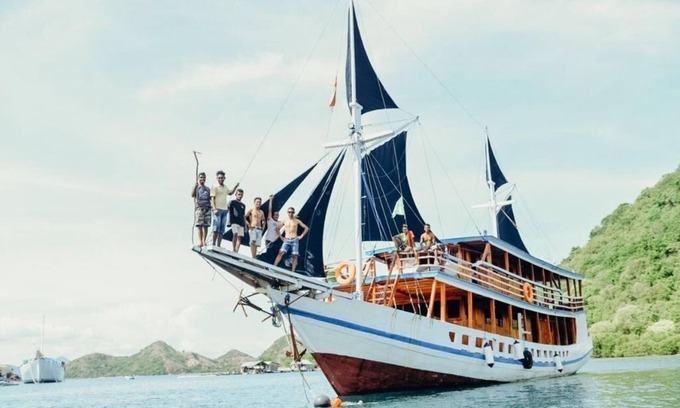 Labuan Bajo Boat Rental | Traditional Phinisi Medium