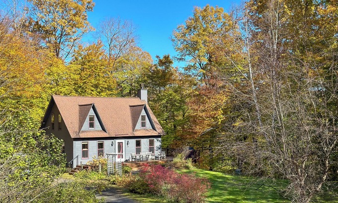 Waitsfield House | Traditional Private Vermont Home with Post & Beam Finishes