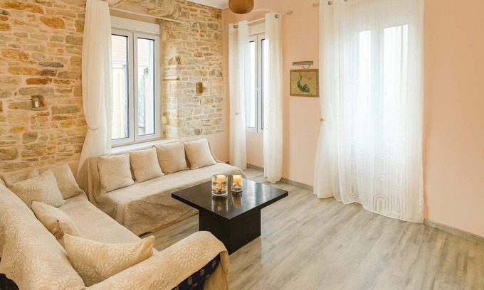 Mitilinii House | Traditional Samos Home with a Jacuzzi and Balcony