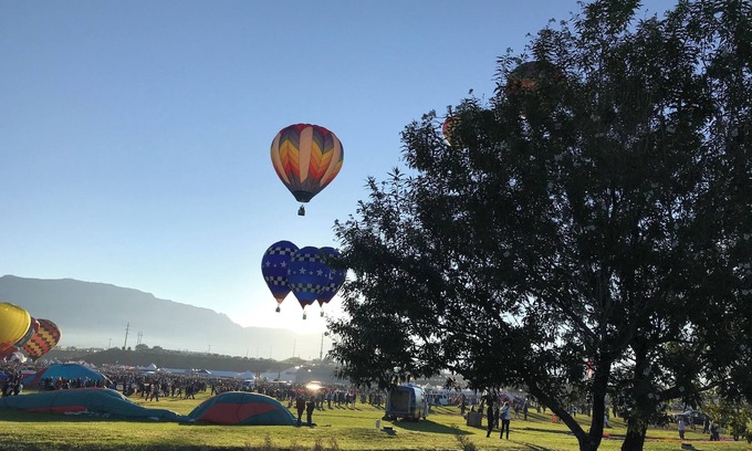 Corrales House | Traditional southwestern adobe home with many recent upgrades. Close to Balloons