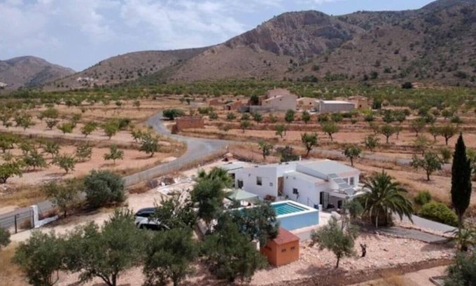 Alguena House | Traditional Spanish cave house in Alguena
