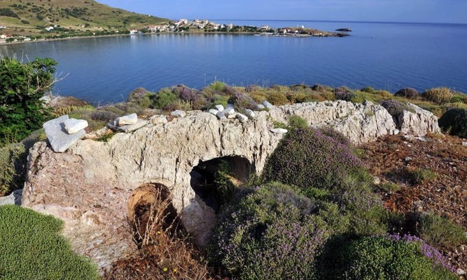 Eresos-Antissa House | TRADITIONAL STONE HOUSE NEAR THE SEA