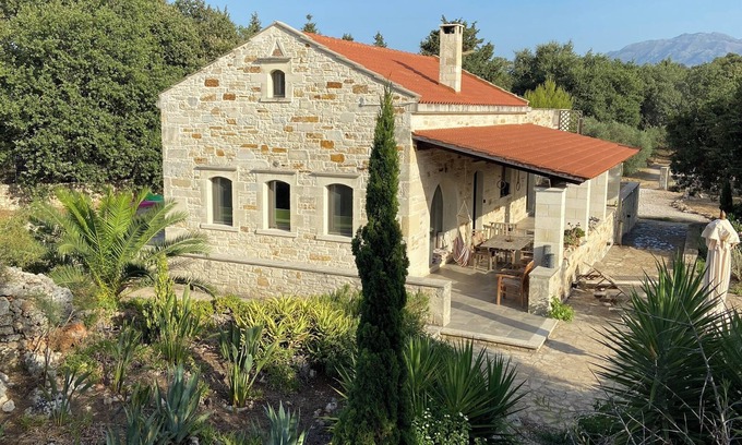Vamos House | Traditional stone house for rent in Crete in a quiet location