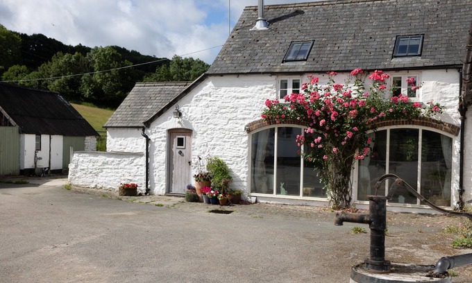 Ruthin Cottage | TRADITIONAL STYLE COTTAGE WITH STUNNING VIEWS