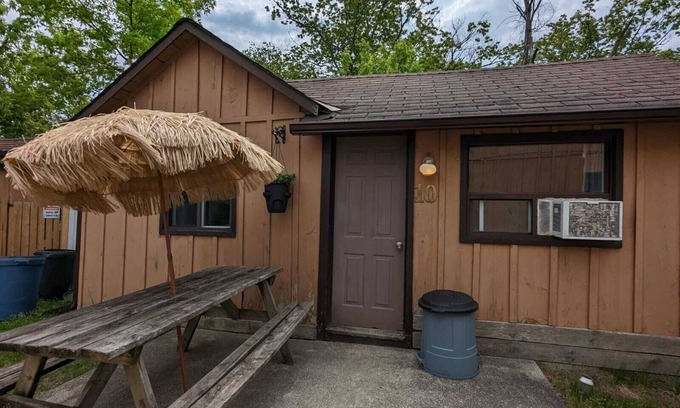Wasaga Beach Cottage | Traditional Tiny Wood Cottage #10 Camping style Cottages 5 minutes to the beach!