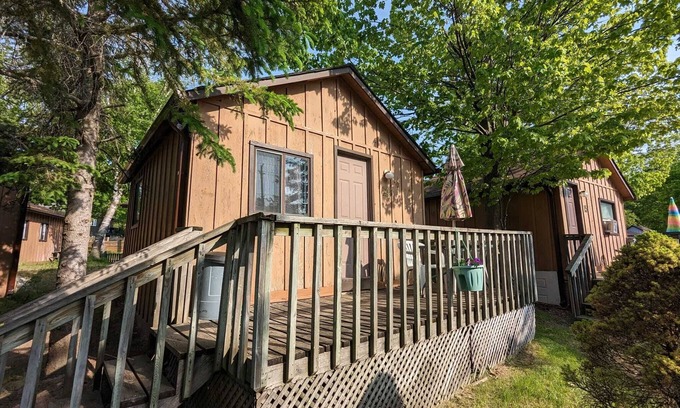 Wasaga Beach Cottage | Traditional Tiny Wood Cottage #14 Camping style Cottages 5 minutes to the beach!