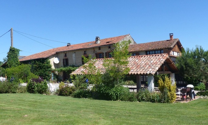La Bastide-de-Besplas Other | Traditionnal toulousaine farmhouse, with pool, panoramic view, all mod cons.