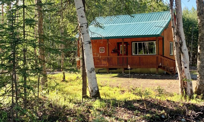 Susitna North House | Trail House, Denali Brewing, Netflix, Concert, Fire Pit, Family, Race, festival