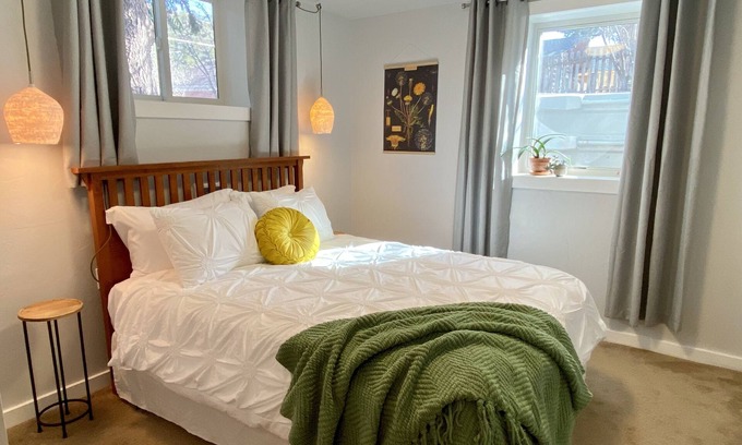 Helena House | Trail Lovers Getaway - walk or bike to downtown