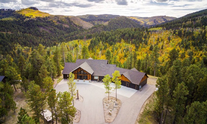 Deadwood Cabin | Trail Ridge Lodge-7 Bedroom 4 miles from Deadwood