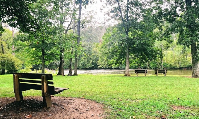 Abingdon House | Trail's Bend Farmhouse-Bike,Hike,Float,Sip