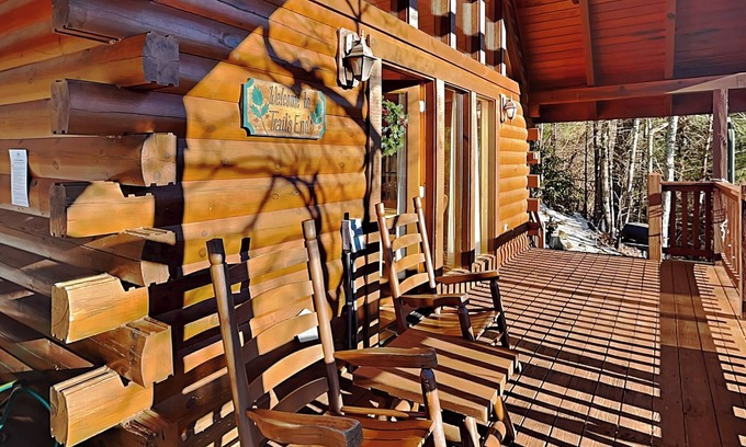 Black Bear Falls Cabin | Trail's End