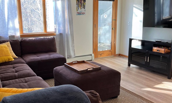Wilmington Condo | Trailblazers Retreat-views of the green and just 10 mins to Mt Snow!