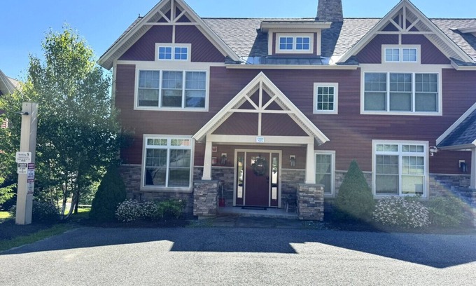 West Dover House | Trailedge Townhome-Ski on/off, Walk to lodge