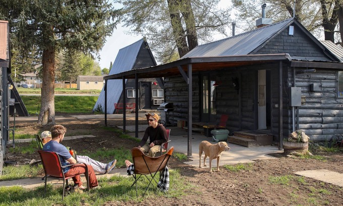 Meeker Hotel | Trailhead Cabins & Lodging