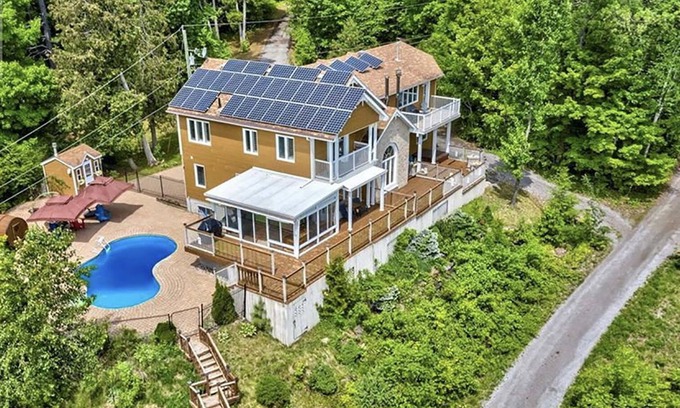 Greater Madawaska Ski Chalet | Trailhead Lakehouse | HotTub, Sauna, Lake, Pool, 2 kitchens & 4 min to ski hill