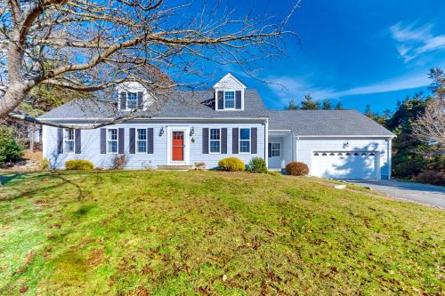 North Falmouth House | Trails & Beach Getaway