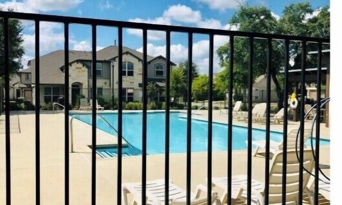 McNeil House | Trails Pool Office, Walk to Sushi &Thai, Parmer Ln