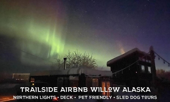 Willow House | Trailside Alaska - King, Wifi, Shower, Kitchen/Coffee, Deck