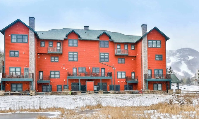 Hunter Apartment | Trailside Escape 2BR, Views, Fireplace & Balcony
