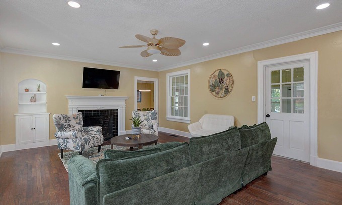 Columbus House | Trailside Escape I Pet Friendly I Superhost