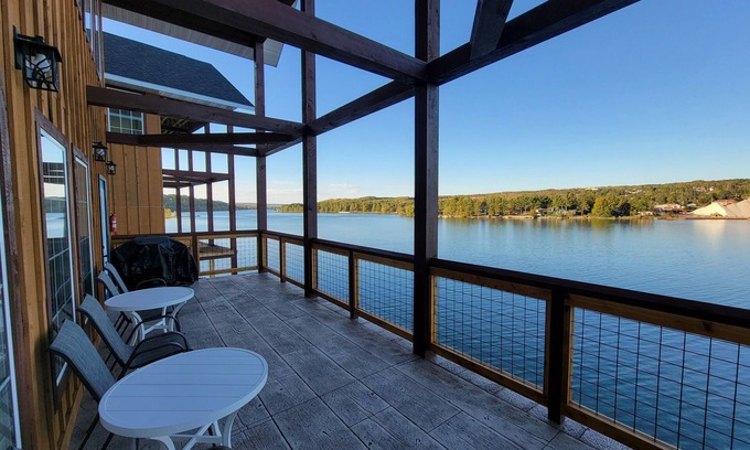 Houghton Cabin | Trailside Fun River Cabin 21B
