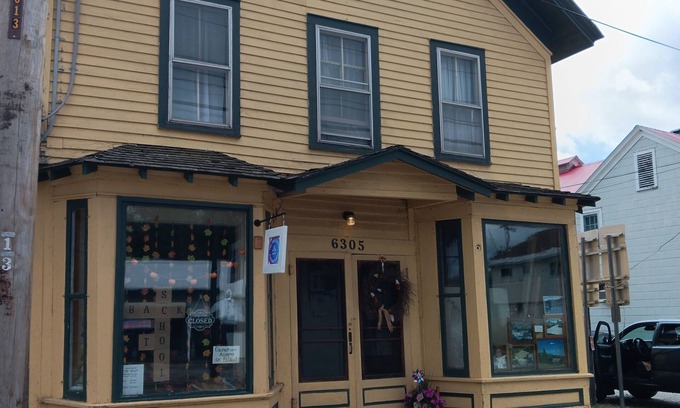 Indian Lake Apartment | Trailside Townhouse in the center of Indian Lake
