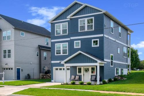 South Haven House | Trailside Treasure - Pool access new construction