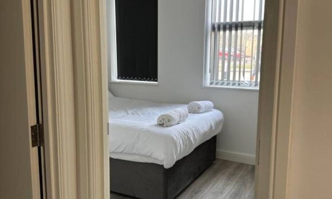 Scunthorpe Apartment | Train Station Aparthotel - Free Wifi, Free Parking Two-Bedroom Apartment