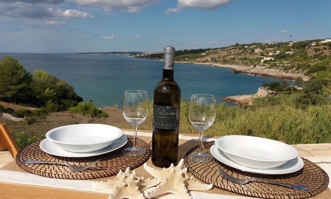 Marina San Gregorio House | Tramonto apartment, 50 m from the sea, breathtaking view, wifi, air conditioning.