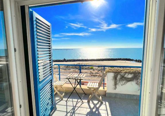Fiumicino Apartment | TRAMONTO Suite-Rome Airport FCO-Fronte mare