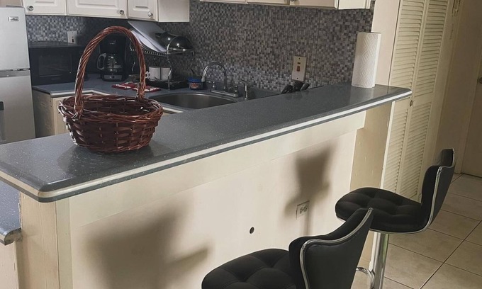 Eastwood Park Apartment | Tranquil 1-bedroom apartment in the heart of Kingston with WiFi, AC