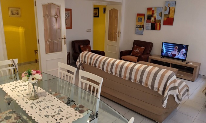 Gandia Apartment | Tranquil 2-bedroom apartment with AC in charming Gandia