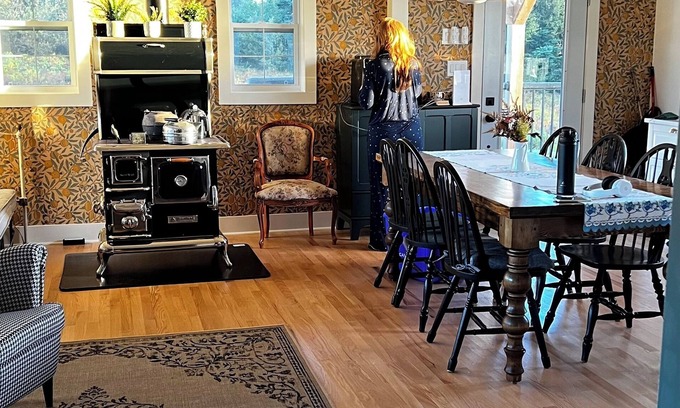 Charlotte's Shore Other | Tranquil 3-bedroom farmhouse