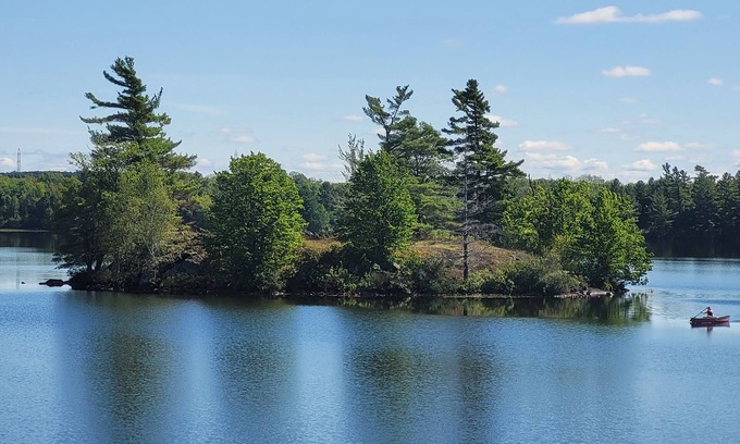 Central Frontenac House | Tranquil 3-bedroom lakefront get away