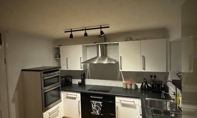 Atlantic Wharf House | Tranquil 4 Bedroom House | Overlooking Cardiff Wharf | Central | Free Parking