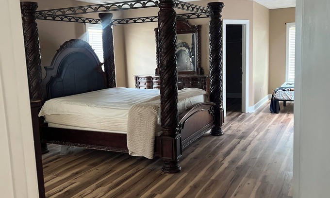 Rockfish House | Tranquil 5-bedroom 3 bath house with AC in Raeford