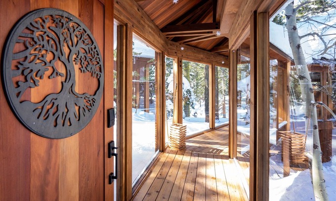 Alpine Meadows Cabin | Tranquil 60s cabin, 4min to skiing, free shuttle